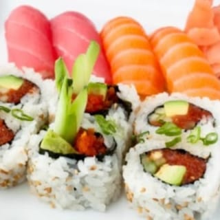 Sushi (4 Pieces) & Roll (6 Pieces) Combo